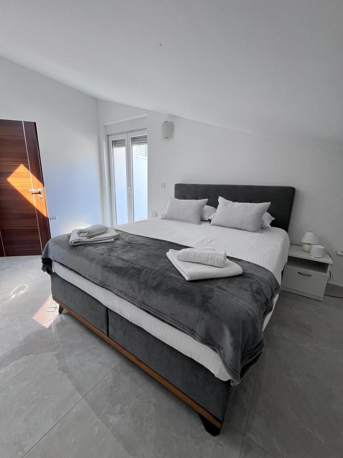 Seascape Deluxe Residence Pjescana Uvala Buitenkant foto